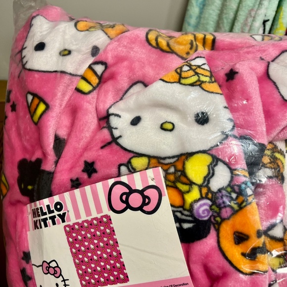 Sanrio Hello Kitty Halloween Throw Blanket - 60” x 70” - Picture 2 of 2